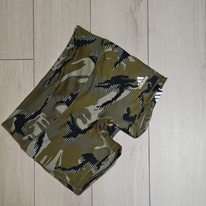 Adidas Women's Camouflage Shorts - Green and Black Large